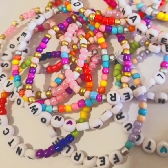 ❓️MYSTERY PACK❓️TAYLOR SWIFT BRACELETS - Handmade - Picture 2 of 5